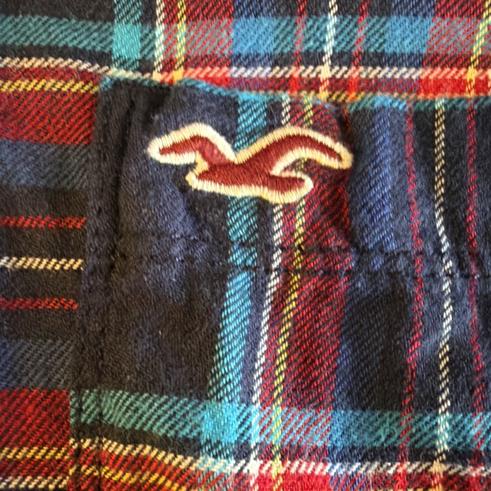 Hollister Women's Plaid Flannel Shirt Size Medium Blue Red Button Front - Picture 2 of 7